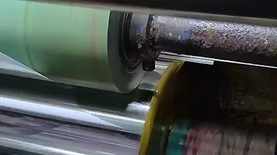 Rasquetas para impresión, de acero al carbono CC-20 en funcionamiento