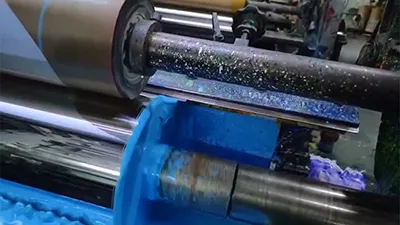 Rasquetas para impresión, de acero al carbono CC-67 en funcionamiento